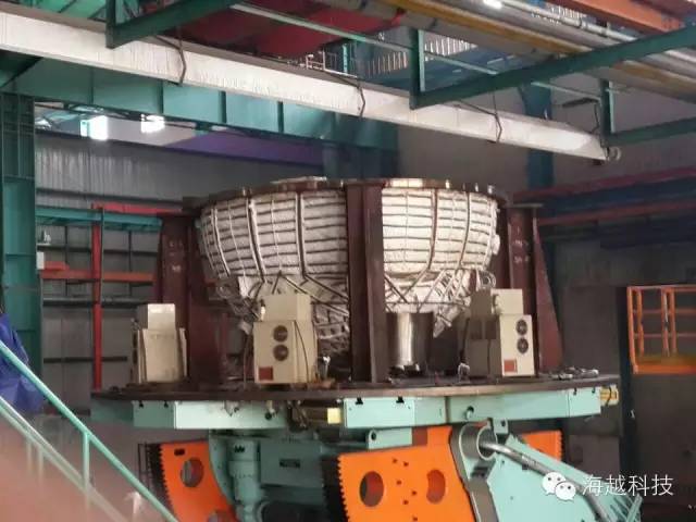 封頭預(yù)熱和消氫處理  封頭直徑2000mm，厚100mm  預(yù)熱150攝氏度，消氫320攝氏度  加熱工裝形式：采用感應(yīng)加熱電纜沿工件外圍均勻纏繞。  加熱時(shí)間：預(yù)熱30~40分鐘，消氫2~3小時(shí)